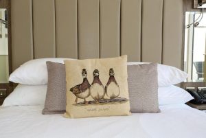 Duck Bay Hotel & Restaurant
